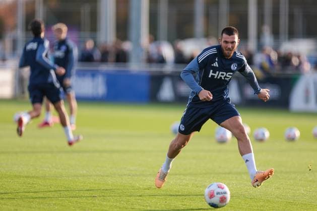 04.11.2025, Fussball, Saison 2025 2026, Training FC Schalke 04, Hasan Kurucay (FC Schalke 04), Gelsenkirchen Trainingsgelände FC Schalke 04 NRW Deutschland xRHR-FOTO YYx Copyright: RHR-FOTOx RHR-FOTO YY