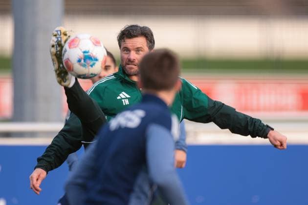 04.11.2025, Fussball, Saison 2025 2026, Training FC Schalke 04, Co-Trainer Tim Hoogland (FC Schalke 04), Gelsenkirchen Trainingsgelände FC Schalke 04 NRW Deutschland xRHR-FOTO YYx Copyright: RHR-FOTOx RHR-FOTO YY