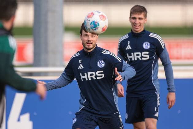 04.11.2025, Fussball, Saison 2025 2026, Training FC Schalke 04, Adrian Gantenbein (FC Schalke 04), Gelsenkirchen Trainingsgelände FC Schalke 04 NRW Deutschland xRHR-FOTO YYx Copyright: RHR-FOTOx RHR-FOTO YY