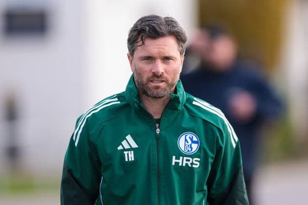 04.11.2025, Fussball, Saison 2025 2026, Training FC Schalke 04, Co-Trainer Tim Hoogland (FC Schalke 04), Gelsenkirchen Trainingsgelände FC Schalke 04 NRW Deutschland xRHR-FOTO YYx Copyright: RHR-FOTOx RHR-FOTO YY