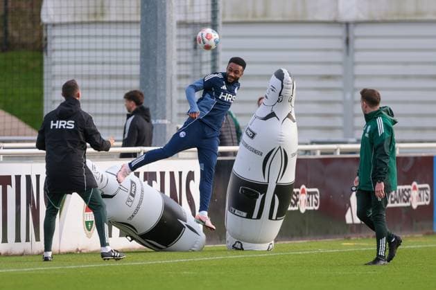 04.11.2025, Fussball, Saison 2025 2026, Training FC Schalke 04, Moussa Sylla (FC Schalke 04), Gelsenkirchen Trainingsgelände FC Schalke 04 NRW Deutschland xRHR-FOTO YYx Copyright: RHR-FOTOx RHR-FOTO YY