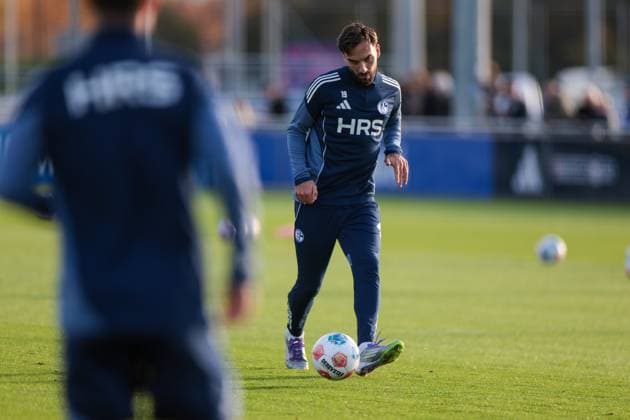 04.11.2025, Fussball, Saison 2025 2026, Training FC Schalke 04, Kenan Karaman (FC Schalke 04), Gelsenkirchen Trainingsgelände FC Schalke 04 NRW Deutschland xRHR-FOTO YYx Copyright: RHR-FOTOx RHR-FOTO YY