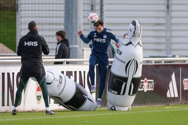 04.11.2025, Fussball, Saison 2025 2026, Training FC Schalke 04, Kenan Karaman (FC Schalke 04), Gelsenkirchen Trainingsgelände FC Schalke 04 NRW Deutschland xRHR-FOTO YYx Copyright: RHR-FOTOx RHR-FOTO YY