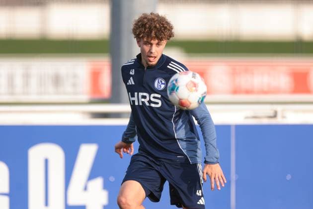 04.11.2025, Fussball, Saison 2025 2026, Training FC Schalke 04, Mika Khadr (FC Schalke 04), Gelsenkirchen Trainingsgelände FC Schalke 04 NRW Deutschland xRHR-FOTO YYx Copyright: RHR-FOTOx RHR-FOTO YY