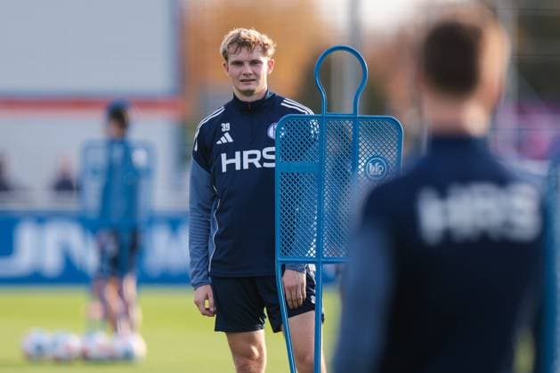 04.11.2025, Fussball, Saison 2025 2026, Training FC Schalke 04, Peter Remmert (FC Schalke 04), Gelsenkirchen Trainingsgelände FC Schalke 04 NRW Deutschland xRHR-FOTO YYx Copyright: RHR-FOTOx RHR-FOTO YY