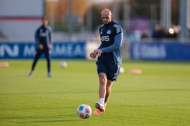 04.11.2025, Fussball, Saison 2025 2026, Training FC Schalke 04, Henning Matriciani (FC Schalke 04), Gelsenkirchen Trainingsgelände FC Schalke 04 NRW Deutschland xRHR-FOTO YYx Copyright: RHR-FOTOx RHR-FOTO YY