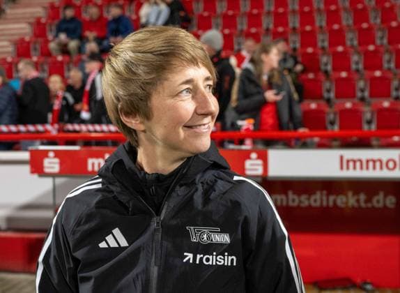 Fußball, Frauen, Saison 2025 2026, Google Pixel Frauen-Bundesliga (9. Spieltag), 1. FC Union Berlin - VfL Wolfsburg, Trainerin Ailien Poese (1. FC Union), 04.11. 2025, Copyright: xMatthiasxKochx