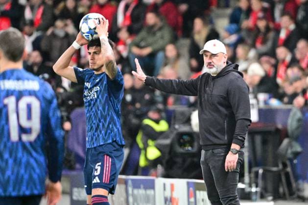 Head Coach of Slavia Jindrich Trpisovsky (right) in action during the Football Champions League 4th round match: Slavia Prague vs Arsenal in Prague, Czech Republic, November 4, 2025. (CTKxPhoto RomanxVondrous) CTKPhotoP2025110407571  CTKPhotoP2025110407571