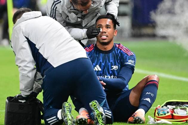 Injured Gabriel of Arsenal during the Football Champions League 4th round match: Slavia Prague vs Arsenal in Prague, Czech Republic, November 4, 2025. (CTKxPhoto RomanxVondrous) CTKPhotoP2025110407711  CTKPhotoP2025110407711