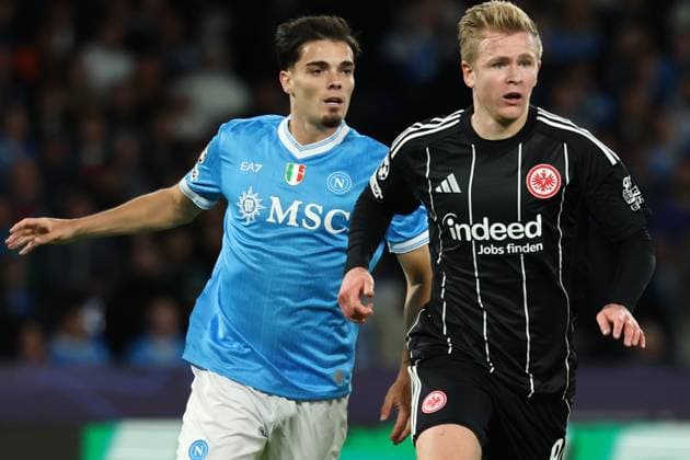 Miguel Gutierrez of SSC Napoli and Jonathan Burkardt of Eintracht Frankfurt during the UEFA Champions League 2025 2026 football match between SSC Napoli and Eintracht Frankfurt at Diego Armando Maradona stadium in Naples (Italy), November 04th, 2025. cesarexpurini