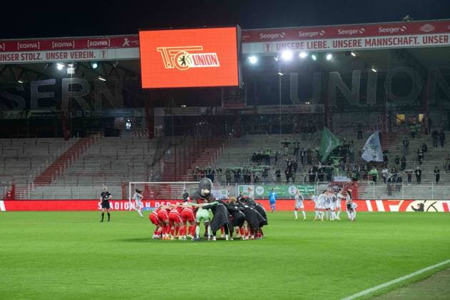 Fußball, Frauen, Saison 2025 2026, Google Pixel Frauen-Bundesliga (9. Spieltag), 1. FC Union Berlin - VfL Wolfsburg, Union im Kreis, 04.11. 2025, Copyright: xMatthiasxKochx