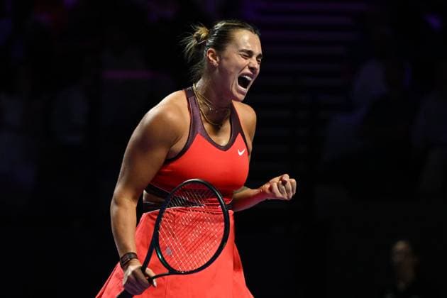 WTA, Tennis Damen Finals 2025 in Riyadh - Day Four RIYADH, SAUDI ARABIA - NOVEMBER 4: Aryna Sabalenka of the United States plays against Jessica Pegula of the United States during their second group-stage match on Day 4 of the 2025 WTA Finals, part of the Hologic WTA Tour, at King Saud University Indoor Arena in Riyadh, Saudi Arabia, on November 4, 2025. Artur Widak Anadolu Riyad Saudi Arabia. Editorial use only. Please get in touch for any other usage.  Copyright: x2025xAnadoluxArturxWidakx