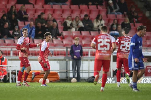04.11.2025, xjcx, Herren, Fussball, Saison 2025 2026, BFV-Verbandspokal, Viertelfinale: FC Wuerzburger Kickers - SV Viktoria Aschaffenburg Torjubel nach dem 2:0 durch Jermain Nischalke ( 9, FC Würzburger Kickers), hier mit Marius Uhl ( 19, FC Würzburger Kickers) Wuerzburg FLYERALARM Arena Bayern Deutschland