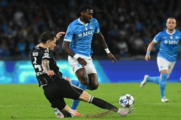 Andre Frank Zambo Anguissa of SSC Napoli competes for the ball with Robin Kochof Eintracht Frankfurt during the Uefa Champions League match between SSC Napoli vs Eintracht Frankfurt at Diego Armndo Maradona Stadium  Copyright: xDaniloxGemito IPAxSportx xipa-agency.netx xx IPA_67522776 IPA_Agency_IPA67522776