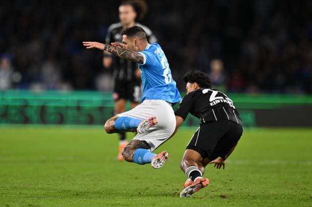 Matteo Politano of S.S.C. Napoli and Nathaniel Brown of Eintracht Frankfurt are in action during the UEFA Champions League phase day 4 football match between S.S.C. Napoli and Eintracht Frankfurt at the Diego Armando Maradona Stadium on November 4, 2025 in Naples, Italy.  Copyright: xDomenicoxCippitelli IPAxSportx xipa-agency.netx xx IPA_67523480 IPA_Agency_IPA67523480