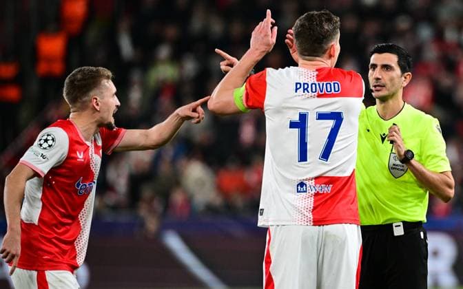 From left Michal Sadilek, Lukas Provod, both of Slavia speak with referee Aliyar Aghayev during the Football Champions League 4th round match: Slavia Prague vs Arsenal in Prague, Czech Republic, November 4, 2025. (CTKxPhoto RomanxVondrous) CTKPhotoP2025110408049  CTKPhotoP2025110408049