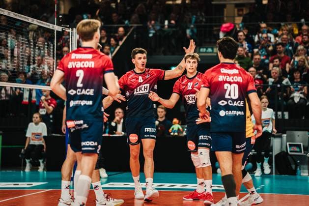 VBL: SVG Lüneburg vs. VfB Friedrichshafen 04.11.2025 SVG Lüneburg feiert einen Punktgewinn Volleyball Bundesliga, 5. Spieltag: SVG Lüneburg vs. VfB Friedrichshafen am 04.11.2025 in der LKH-Arena, Lüneburg Copyright: xBEAUTIFULxSPORTS Tonhäuserx