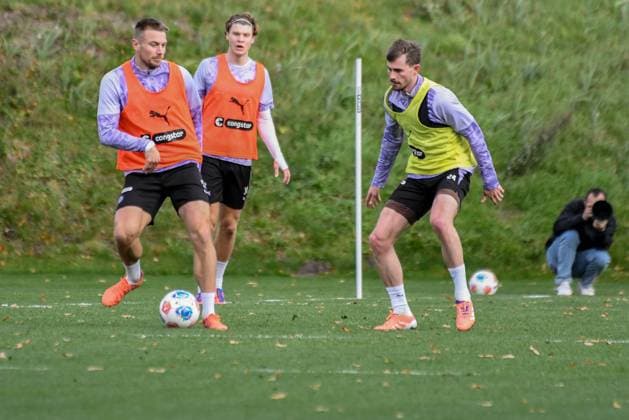 Hauke Wahl Connor Metcalfe ( Pauli ) Deutschland , Hamburg , Trainingsgelände an der Kollaustrasse , Fussball , 1. Bundesliga , Training des FC St Pauli