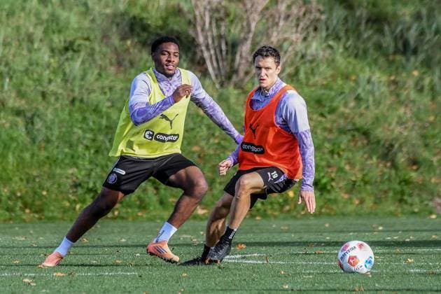 Oladapo Afolayan Kaars Martijn ( Pauli ) Deutschland , Hamburg , Trainingsgelände an der Kollaustrasse , Fussball , 1. Bundesliga , Training des FC St Pauli