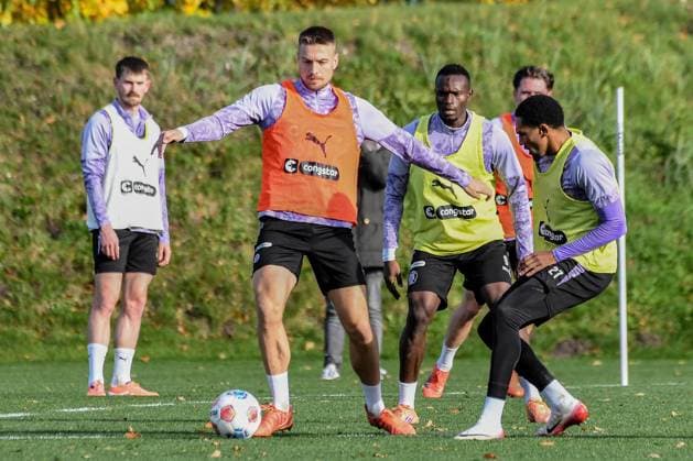 Hauke Wahl Hountondji Andréas ( Pauli ) Deutschland , Hamburg , Trainingsgelände an der Kollaustrasse , Fussball , 1. Bundesliga , Training des FC St Pauli