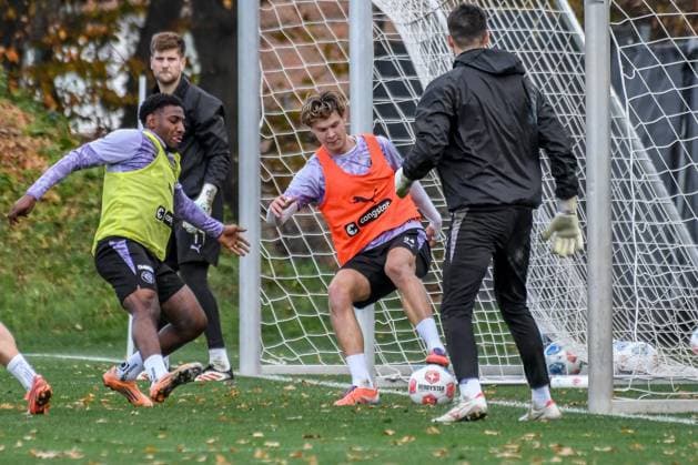 Oladapo Afolayan Jannik Robatsch Nikola Vasilj ( Pauli ) Deutschland , Hamburg , Trainingsgelände an der Kollaustrasse , Fussball , 1. Bundesliga , Training des FC St Pauli