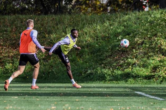 Hauke Wahl Abdoulie Ceesay ( Pauli ) Kopfball Deutschland , Hamburg , Trainingsgelände an der Kollaustrasse , Fussball , 1. Bundesliga , Training des FC St Pauli