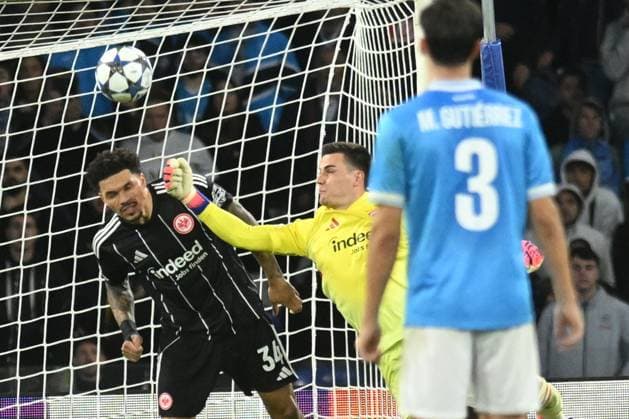 Nnamdi Collins of Eintracht Frankfurt save on the line at the end of the game during the Uefa Champions League match between SSC Napoli vs Eintracht Frankfurt at Diego Armndo Maradona Stadium  Copyright: xDaniloxGemito IPAxSportx xipa-agency.netx xx IPA_67526179 IPA_Agency_IPA67526179