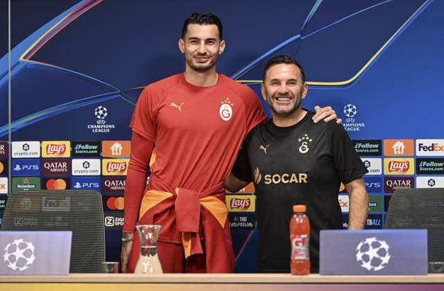 Ahead of UEFA Champions League: Ajax v Galatasaray AMSTERDAM, NETHERLANDS - NOVEMBER 4: Galatasaray head coach Okan Buruk (R) and goalkeeper Ugurcan Cakir (L) hold a press conference, PK, Pressekonferenz at Johan Cruijff Arena ahead of their UEFA Champions League week 4 match against Ajax, in Amsterdam, Netherlands, on November 4, 2025. Halil Sagirkaya Anadolu Amsterdam Netherlands. Editorial use only. Please get in touch for any other usage.  Copyright: x2025xAnadoluxHalilxSagirkayax