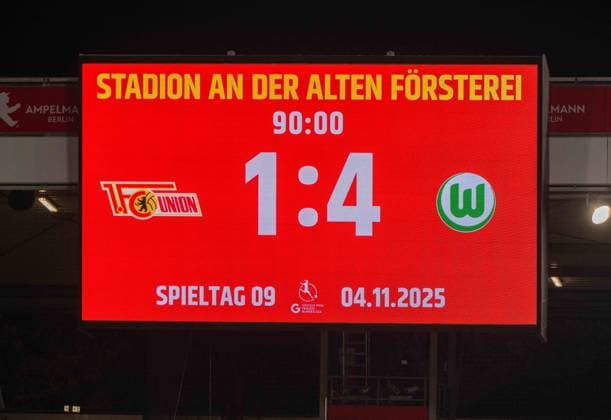 Fußball, Frauen, Saison 2025 2026, Google Pixel Frauen-Bundesliga (9. Spieltag), 1. FC Union Berlin - VfL Wolfsburg, Anzeigetafel mit 1:4-Endstand, 04.11. 2025, Copyright: xMatthiasxKochx