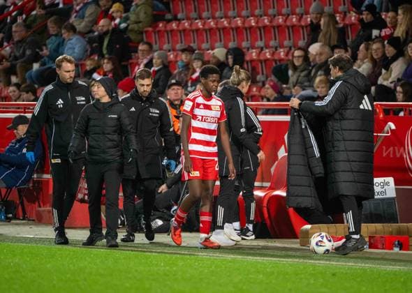 Fußball, Frauen, Saison 2025 2026, Google Pixel Frauen-Bundesliga (9. Spieltag), 1. FC Union Berlin - VfL Wolfsburg, Mariann Noack (1. FC Union) musste verletzungsbedingt runter, 04.11. 2025, Copyright: xMatthiasxKochx