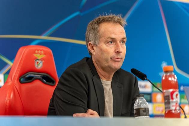 Kasper Hjulmand (Bayer Leverkusen, Trainer), Pressekonferenz, Mediaday, Interview, POR, Benfica Lissabon vs. Bayer 04 Leverkusen, Fussball, UEFA Champions League, Spieltag 4, Medientag, Spielzeit 2025 2026, 04.11.2025, POR, Benfica Lissabon vs. Bayer 04 Leverkusen, Fussball, UEFA Champions League, Spieltag 4, Medientag, Spielzeit 2025 2026, 04.11.2025, Lissabon Copyright: xEibner-Pressefoto EdwardxCheungx EP_ECG