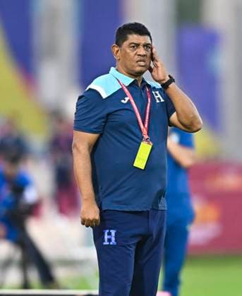 Brazil v Honduras : Group H - FIFA U-17 World Cup Qatar 2025 Head coach of Honduras Jose CANALES reacts during the FIFA U-17 World Cup Qatar 2025 Group H match between Brazil and Honduras in Doha, Qatar, on November 4, 2025 DOHA Qatar Copyright: xNOUSHADx