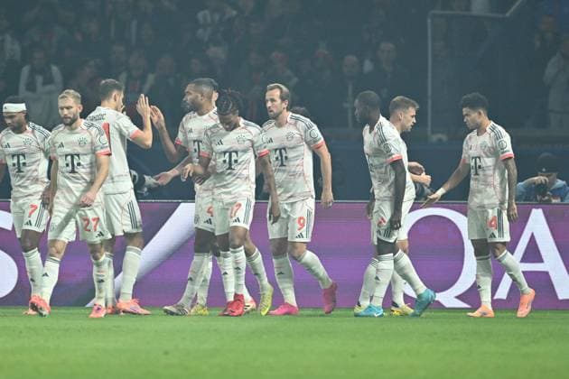 PSG v FC Bayern Munich - UEFA Champions League PARIS, FRANCE - NOVEMBER 04: Luis Diaz (14) of FC Bayern Munich celebrates with his teammates after scoring a goal during the of UEFA Champions League first round day 4 football match between Paris Saint-Germain and FC Bayern Munich at Parc des Princes in Paris, France on November 04, 2025. Mustafa Yalcin Anadolu Paris France. Editorial use only. Please get in touch for any other usage.  Copyright: x2025xAnadoluxMustafaxYalcinx