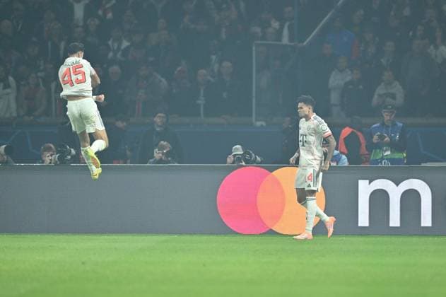 PSG v FC Bayern Munich - UEFA Champions League PARIS, FRANCE - NOVEMBER 04: Luis Diaz (14) of FC Bayern Munich celebrates with his teammates after scoring a goal during the of UEFA Champions League first round day 4 football match between Paris Saint-Germain and FC Bayern Munich at Parc des Princes in Paris, France on November 04, 2025. Mustafa Yalcin Anadolu Paris France. Editorial use only. Please get in touch for any other usage.  Copyright: x2025xAnadoluxMustafaxYalcinx