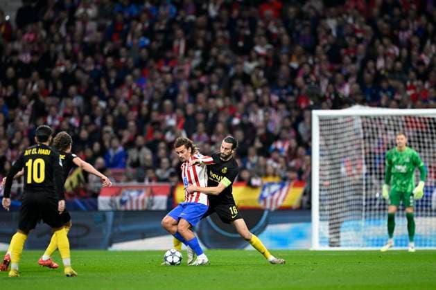 Atletico de Madrid v Royale Union Saint-Gilloise - UEFA Champions League MADRID, SPAIN - NOVEMBER 04 : Griezmann Antoine forward of Atletico de Madrid and Burgess Christian defender of Union Saint-Gilloise during the UEFA Champions League 2025 26 League Phase MD4 match between Atletico de Madrid and Royale Union Saint-Gilloise on November 4, 2025 in Madrid, Spain, 04 11 2025 Madrid Spain  Copyright: xJanxDexMeuleneirx