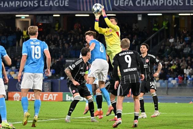 Foto IPP Felice De Martino Napoli 04 11 2025 Calcio Champions League 2025-2026 Napoli - Eintracht Francoforte Nella foto: Michael Zetterer Italy Photo Press World Copyright Napoli italy Italia ITALY  Copyright: xR4924_italyphotopressx