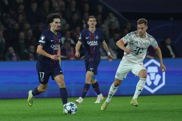 Football Ligue des Champions PSG Bayern de Munich PHOTOPQR LE PARISIEN Olivier Arandel ; Paris ; 04 11 2025 ; Paris, France Parc des Princes Mardi 4 novembre 2025 Sports Football Ligue des Champions UEFA PSG Bayern de Munich - Vitinha et Joshua Kimmich LP Olivier Arandel - UEFA Champions League