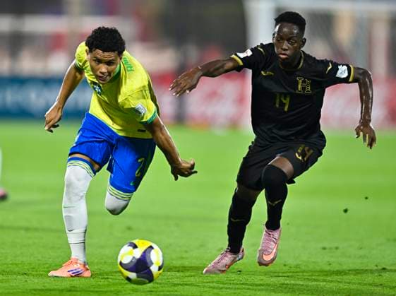 Brazil v Honduras : Group H - FIFA U-17 World Cup Qatar 2025 ANGELO (L) of Brazil and Darell OLIVA of Honduras in action during the FIFA U-17 World Cup Qatar 2025 Group H match between Brazil and Honduras in Doha, Qatar, on November 4, 2025 DOHA Qatar Copyright: xNOUSHADx