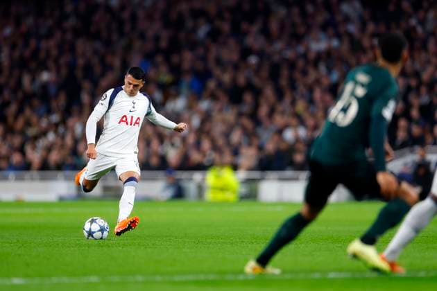 Tottenham Hotspur v Copenhagen, London, UK - 4 Nov 2025 Pedro Porro of Tottenham Hotspur has a shot on goal during the UEFA Champions League match between Tottenham Hotspur and Copenhagen at The Tottenham Hotspur Stadium, Tottenham, London on the 4 November 2025. Tottenham The Tottenham Hotspur Stadium London England Copyright: xJamesxWhitehead PPAUKx PPA-227376
