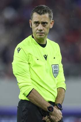 PIRAEUS , 04-11-2025 , Stadio Georgios Karaiskakis , season 2025 2026 , UEFA Champions League football League phase matchday 4 , match between Olympiacos and PSV , picture shows referee Clement Turpin Olympiacos - PSV  x31860917x Copyright: