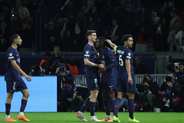Football Ligue des Champions PSG Bayern de Munich PHOTOPQR LE PARISIEN Olivier Arandel ; Paris ; 04 11 2025 ; Paris, France Parc des Princes Mardi 4 novembre 2025 Sports Football Ligue des Champions UEFA PSG Bayern de Munich - Déception de Ousmane Dembele. Ici avec Fabian Ruiz et Marquinhos LP Olivier Arandel - UEFA Champions League
