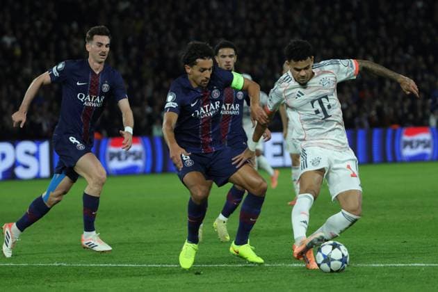 Football Ligue des Champions PSG Bayern de Munich PHOTOPQR LE PARISIEN Olivier Arandel ; Paris ; 04 11 2025 ; Paris, France Parc des Princes Mardi 4 novembre 2025 Sports Football Ligue des Champions UEFA PSG Bayern de Munich - Marquinhos et Luis Diaz LP Olivier Arandel - UEFA Champions League