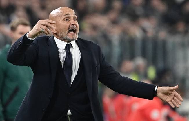 Juventus v Sporting Lisbon - UEFA Champions League TURIN, ITALY, NOVEMBER 4: Juventus coach Luciano Spalletti gestures during the League phase UEFA Champions League football match between Juventus and Sporting Lisbon at the Juventus Stadium in Turin, Italy, on November 4, 2025. Isabella Bonotto Anadolu Turin Italy. Editorial use only. Please get in touch for any other usage.  Copyright: x2025xAnadoluxIsabellaxBonottox