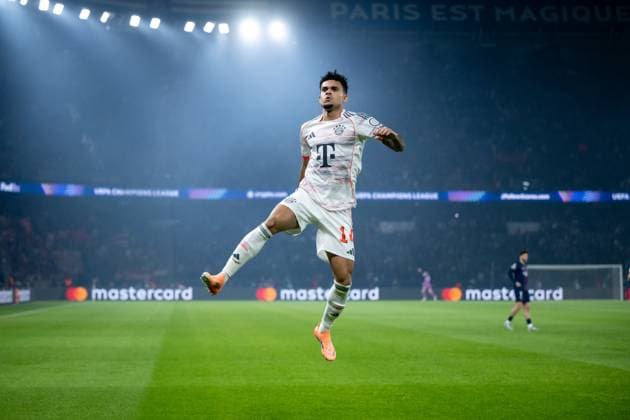 Luis Diaz (FC Bayern Muenchen, 14) jubelt ueber das Tor zum 0:1, GER, Paris Saint Germain vs FC Bayern Muenchen, Fussball, UEFA Champions League, Ligaphase, 4. Spieltag, Saison 2025 2026, 04.11.2025 GER, FC Bayern Muenchen vs Paris Saint Germain, Fussball, UEFA Champions League, Ligaphase, 4. Spieltag, Saison 2025 2026, 04.11.2025 Paris Copyright: xEibner-Pressefoto Memmlerx EP_MMR