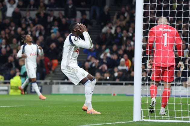 Randall Kolo Muani of Tottenham Hotspur reacts after s missed goal opportunity during the UEFA Champions League match between Tottenham Hotspur and Copenhagen at Tottenham Hotspur Stadium in London, England (Photo by Alexander Canillas Sports Press Photo SPP) Copyright: xAlexanderxCanillas SPPx Sportspressphoto_SPR56762