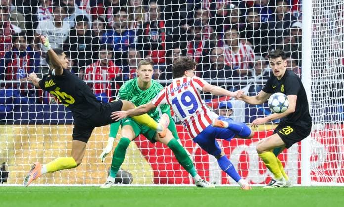 Atletico Madrid s Julian Alvarez and scoring the 1-0 goal during a soccer game between Spanish soccer team Atletico Madrid and Belgian Royale Union Saint-Gilloise, Tuesday 04 November 2025 in Madrid, on the fourth day of the League phase of the UEFA Champions League tournament. VIRGINIExLEFOUR  x139026025x