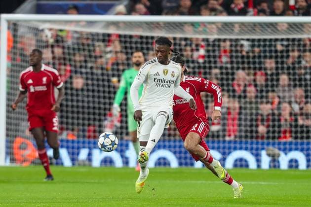 Liverpool v Real Madrid, UEFA Champions League Eduardo Camavinga Of Real Madrid battles with Dominik Szoboszlai Of Liverpool during the Liverpool v Real Madrid UEFA Champions League Round 1 League Stage match at Anfield, Liverpool, England on 4 November 2025 Credit: Lee Keuneke Every Second Media Editorial use only. All images are copyright Every Second Media Limited. No images may be reproduced without prior permission. Copyright: xIMAGO EveryxSecondxMediax ESM-1654-0031 LeexKeunekex xEveryxSecondxMediax