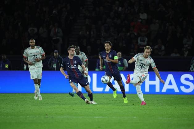 Football Ligue des Champions PSG Bayern de Munich PHOTOPQR LE PARISIEN Olivier Arandel ; Paris ; 04 11 2025 ; Paris, France Parc des Princes Mardi 4 novembre 2025 Sports Football Ligue des Champions UEFA PSG Bayern de Munich - Fabian Ruiz, Marquinhos et Harry Kane LP Olivier Arandel - UEFA Champions League