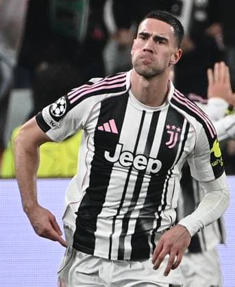 Juventus v Sporting Lisbon - UEFA Champions League TURIN, ITALY, NOVEMBER 4: Juventus Dusan Vlahovic celebrates after scores his team s first goal during the League phase UEFA Champions League football match between Juventus and Sporting Lisbon at the Juventus Stadium in Turin, Italy, on November 4, 2025. Isabella Bonotto Anadolu Turin World. Editorial use only. Please get in touch for any other usage.  Copyright: x2025xAnadoluxIsabellaxBonottox