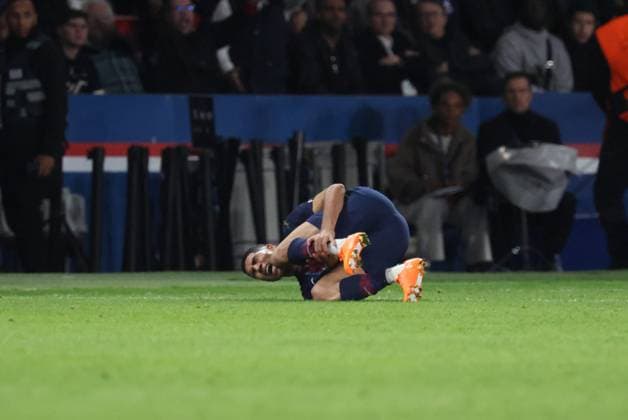PSG-Bayern LP Olivier Lejeune PHOTOPQR LE PARISIEN LP Olivier Lejeune ; Paris ; 04 11 2025 ; Mardi 4 novembre 2025, PSG-Bayern en Ligue des champions au Parc des Princes. Blessure d Achraf Hakimi LP Olivier Lejeune - UEFA Champions League